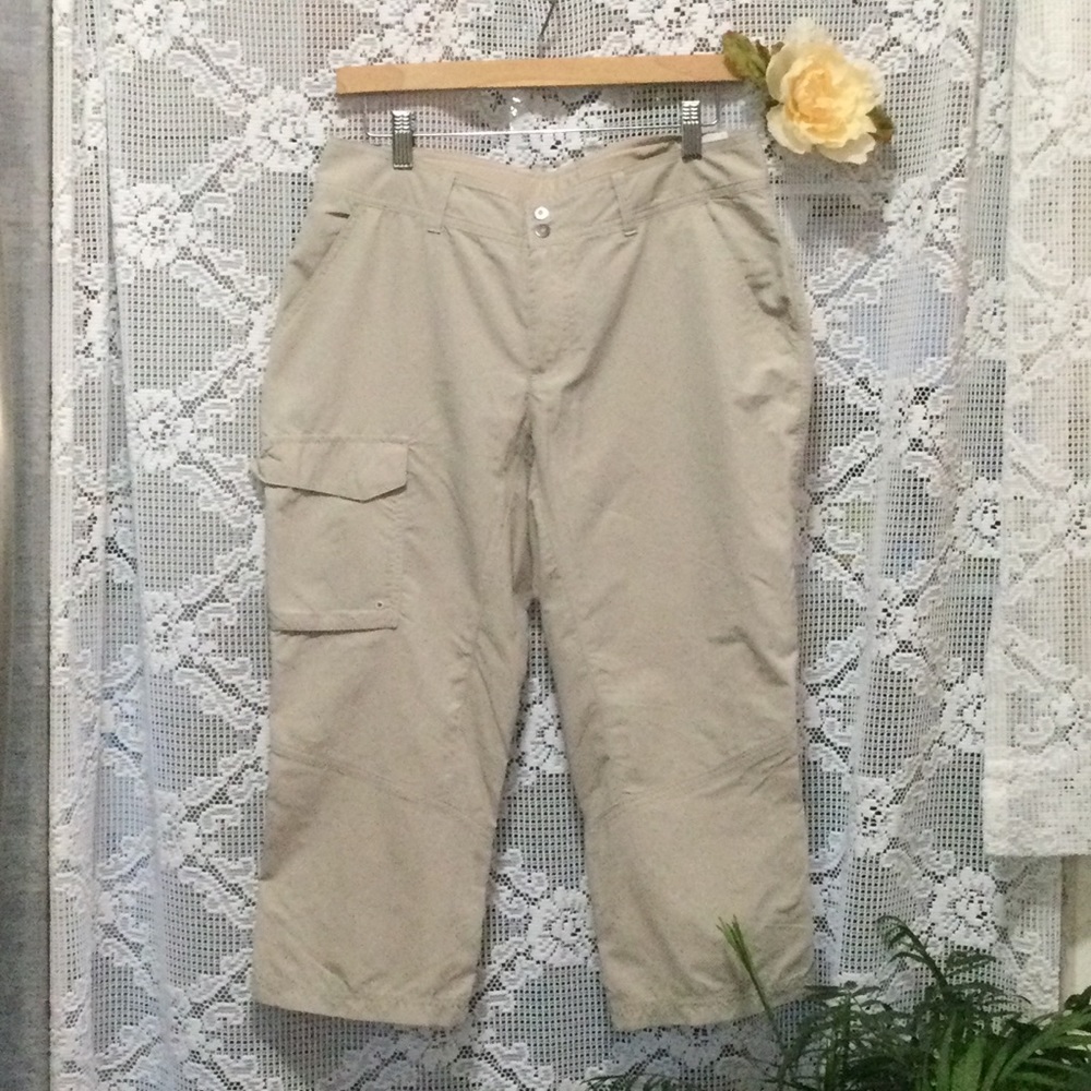 Columbia PFG Women’s Adjustable Waist Crop Beige Omni Shade Cargo Pants Size 8